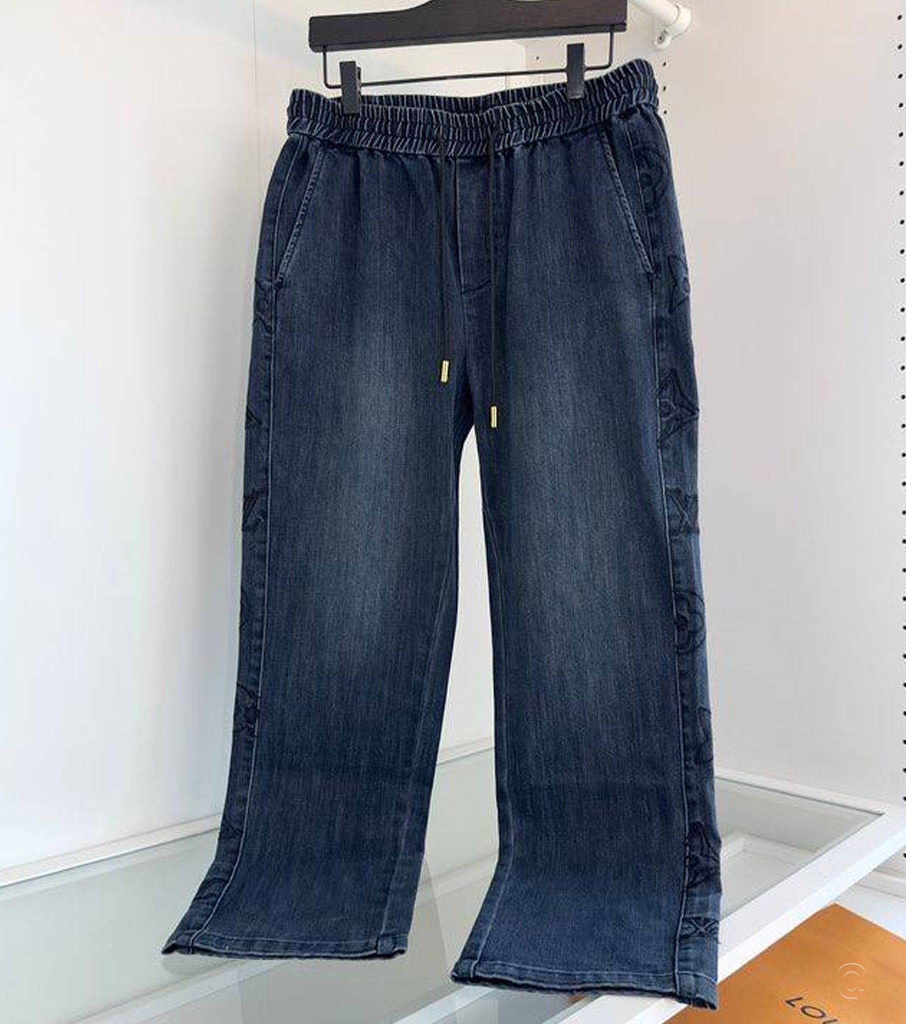 Men Comfort fit jeans